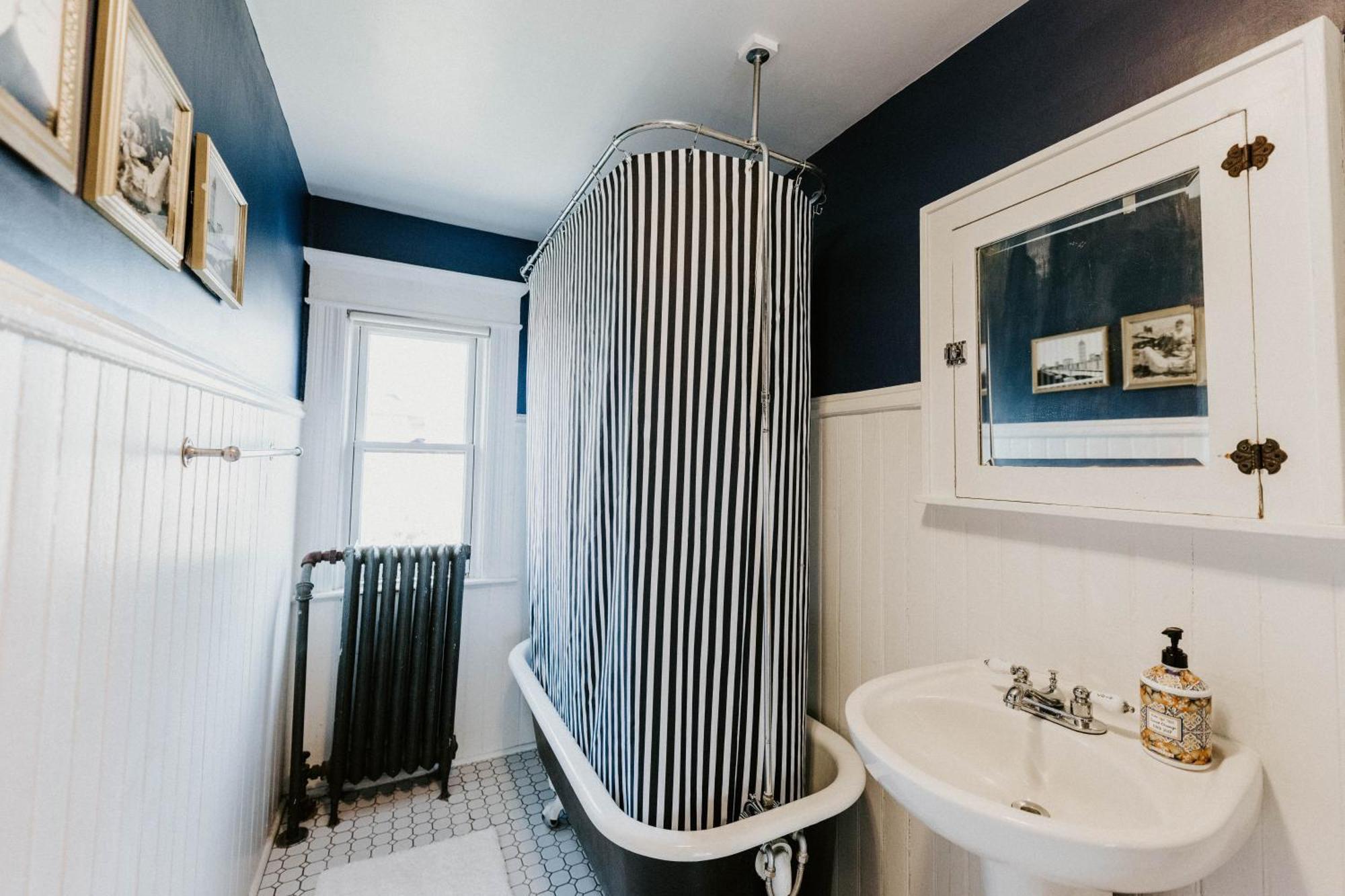 Retro Gem Box Victorian Steps From Irvine Park Apartment Сейнт Пол Екстериор снимка