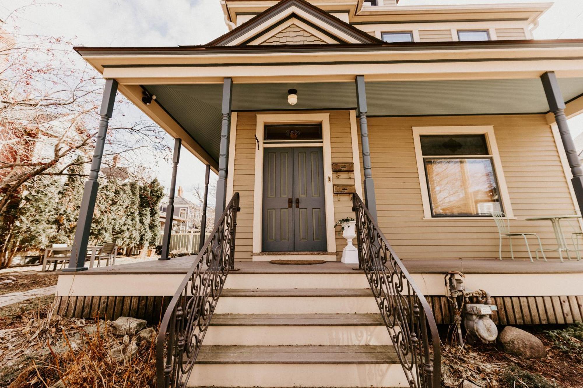 Retro Gem Box Victorian Steps From Irvine Park Apartment Сейнт Пол Екстериор снимка