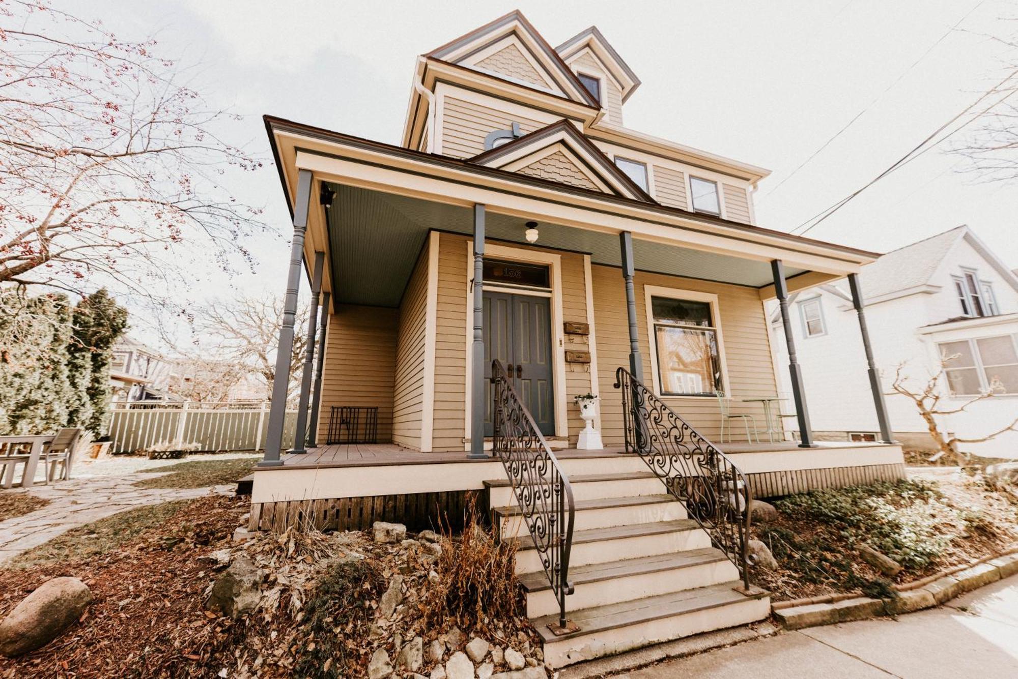 Retro Gem Box Victorian Steps From Irvine Park Apartment Сейнт Пол Екстериор снимка