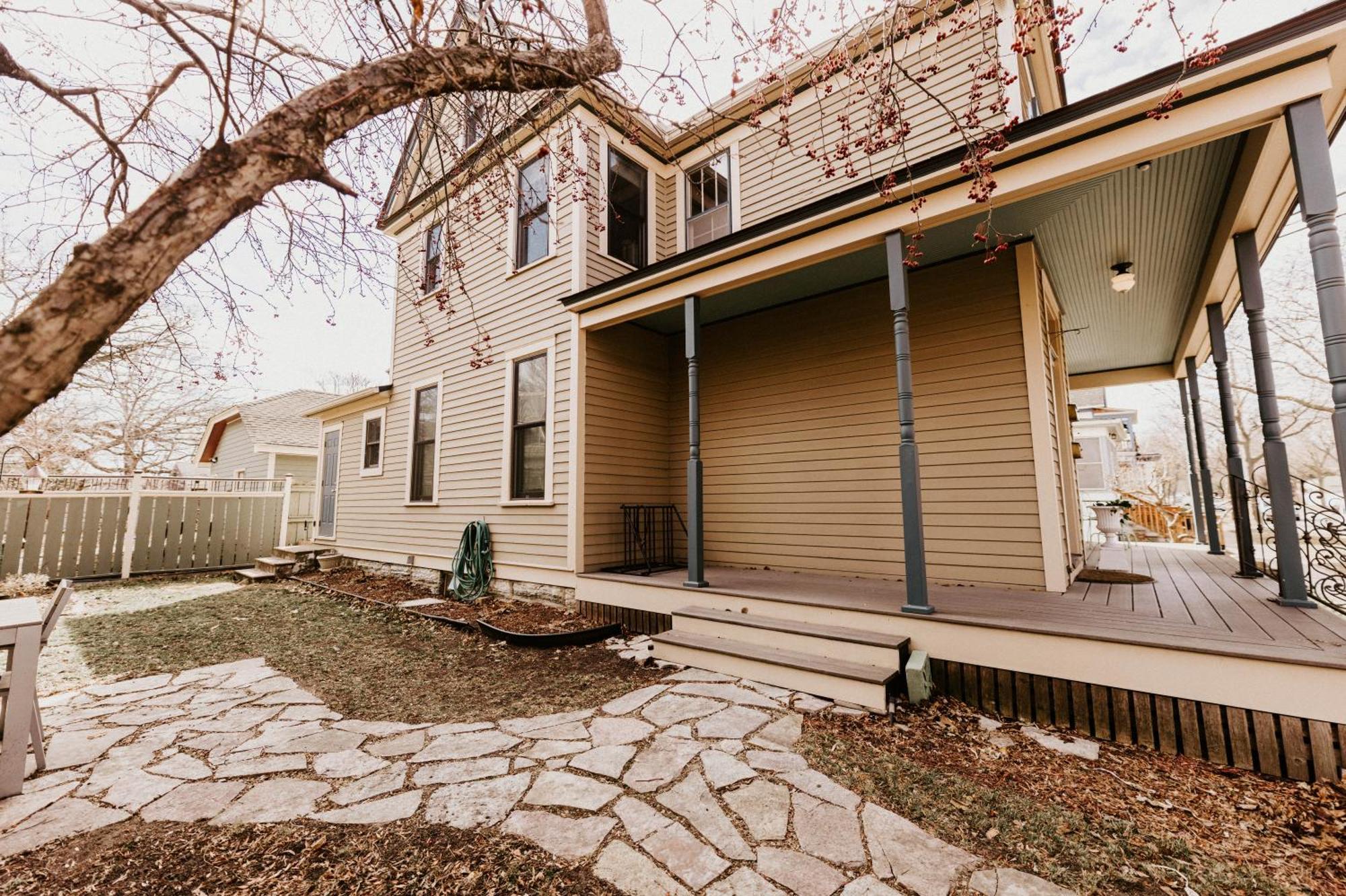 Retro Gem Box Victorian Steps From Irvine Park Apartment Сейнт Пол Екстериор снимка